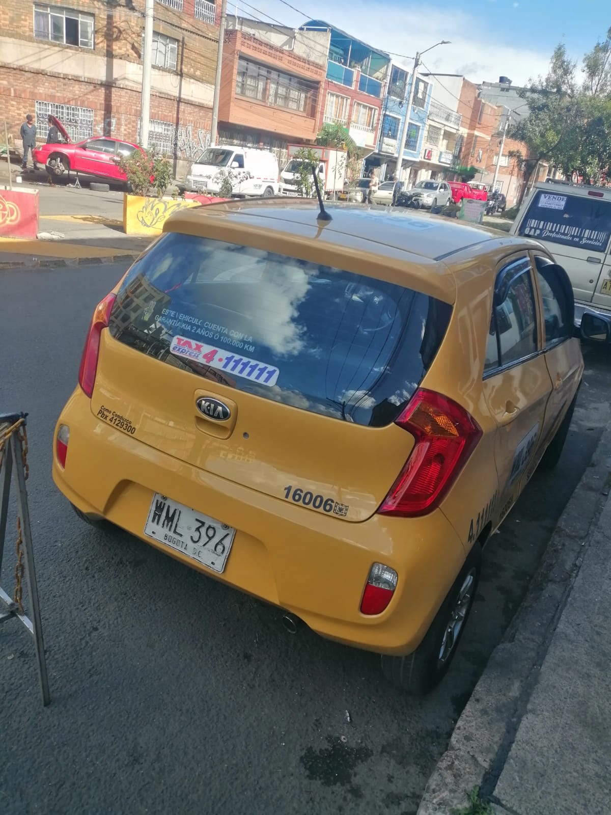 Kia Picanto Hatchback Ekotaxi + lx - 2015