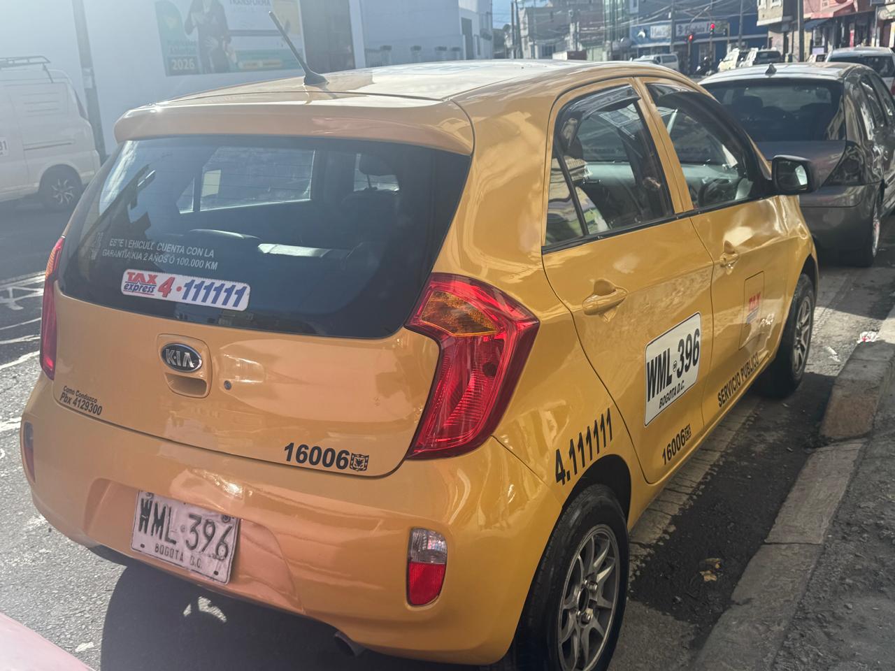 Kia Picanto Hatchback Ekotaxi + lx - 2015
